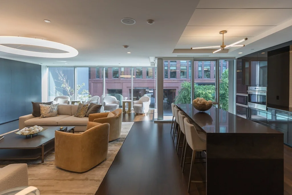 32 Traveler St, South End