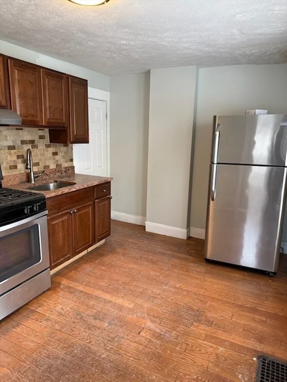 104 Billings Rd, Quincy