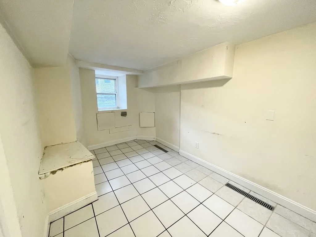 733 Parker St, Mission Hill