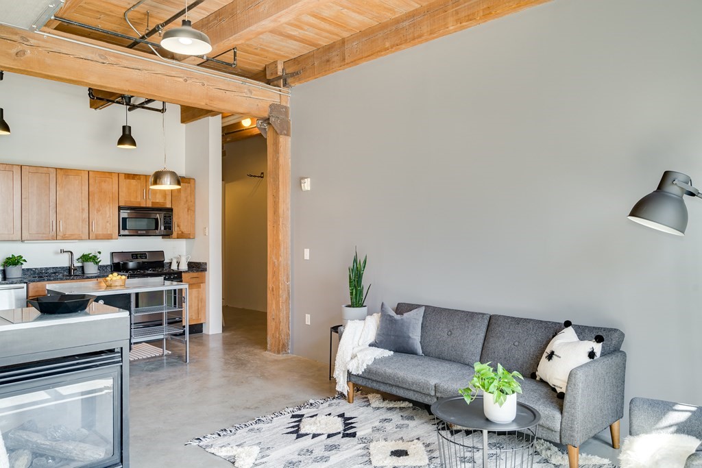 43 Charlton, Everett