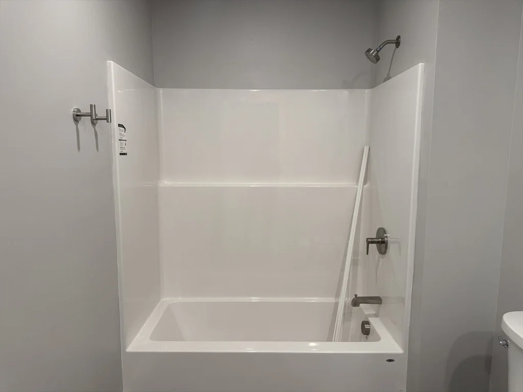 251 Sladen St, Dracut