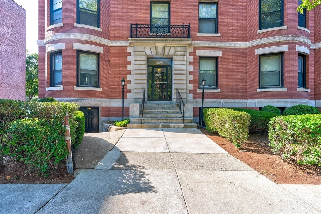 1064 Beacon St, Longwood