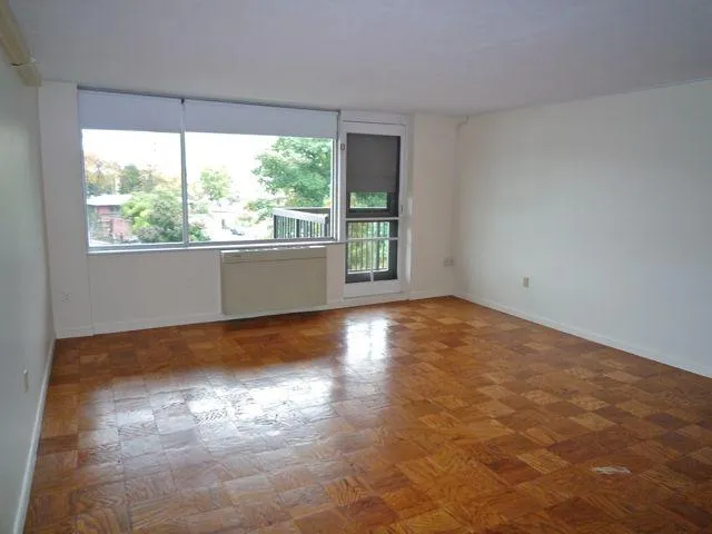 101 Monmouth St, Longwood