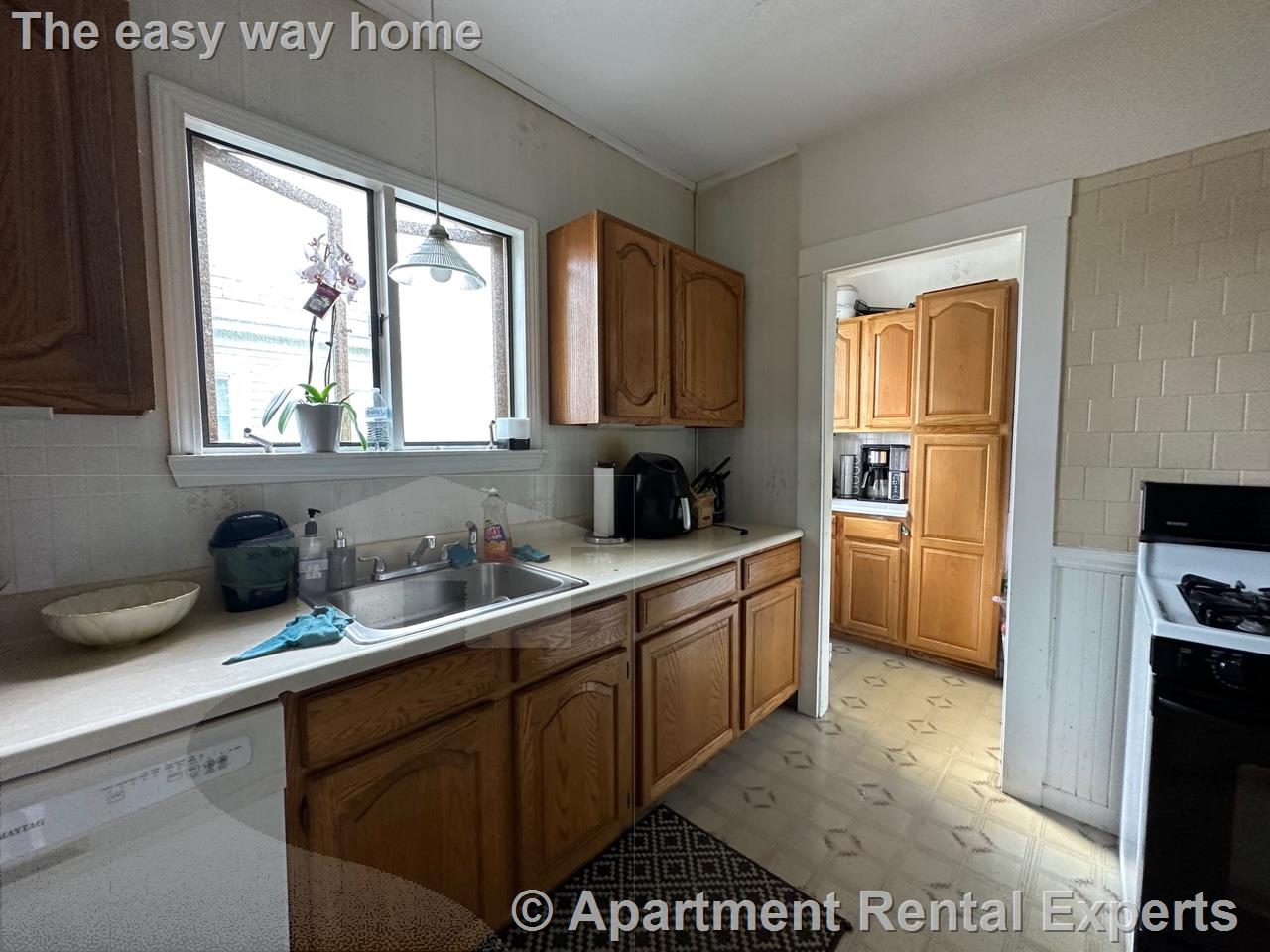 19 Stanley Ave, Tufts