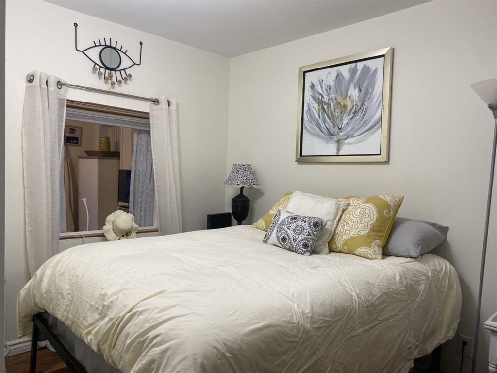 31 Hampton Cir, Hampton Hill