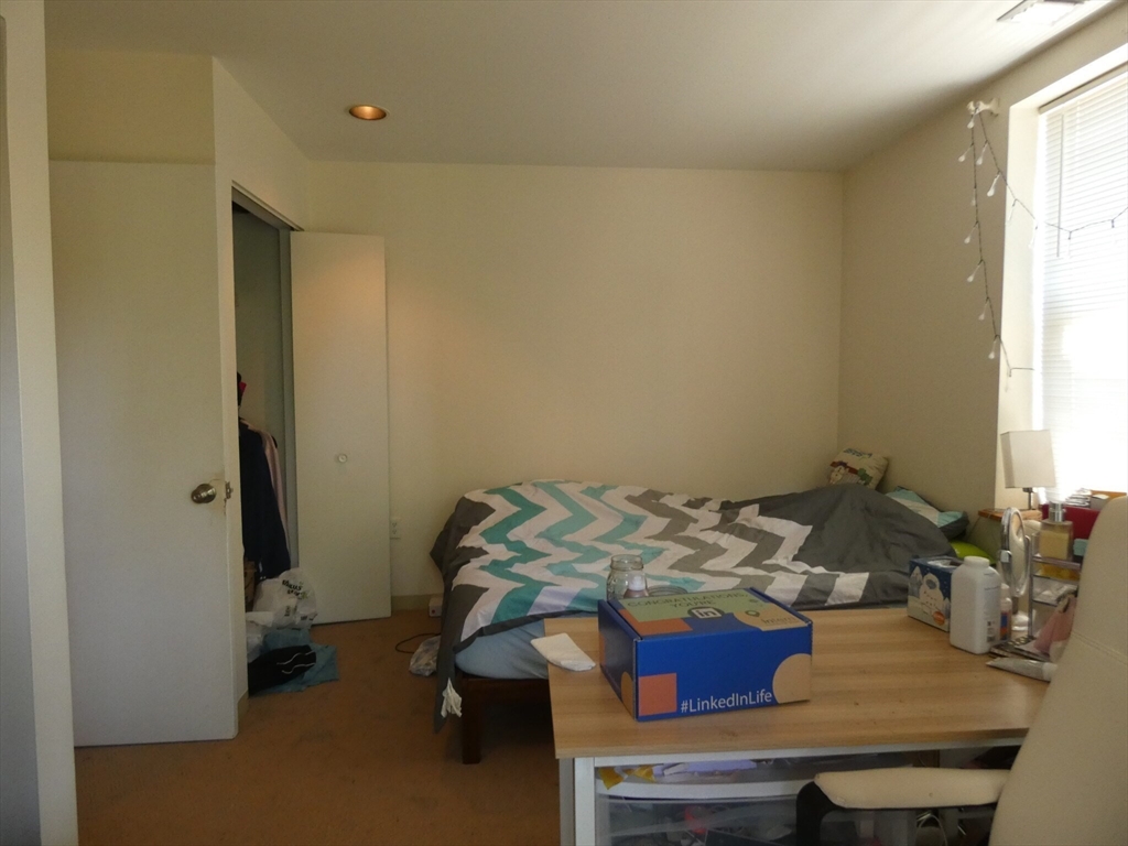 84 Gainsborough St, Fenway