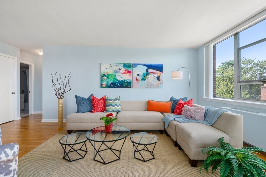 20 Hammond Pond Pkwy, Chestnut Hill