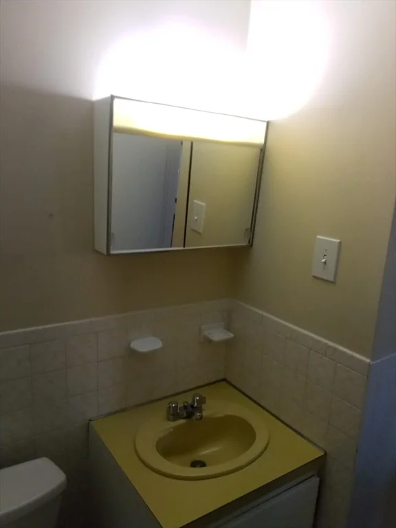 386 Commercial, North End