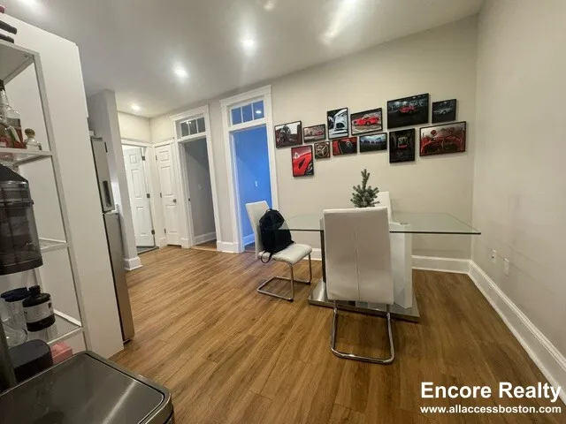 833 Beacon St, Fenway