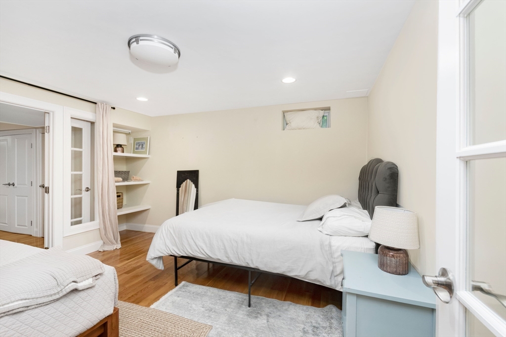 14 Brattle Ln, Arlington