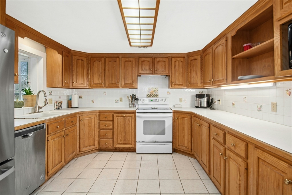 67 S Oxford Rd, Millbury