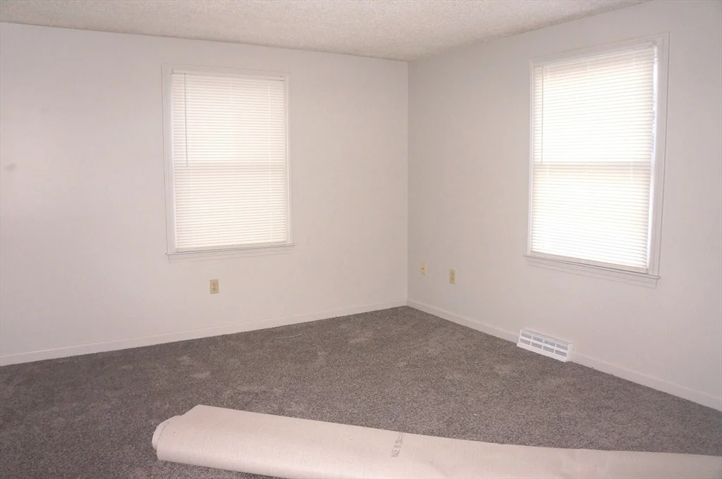 567 Mendon Rd, Attleboro