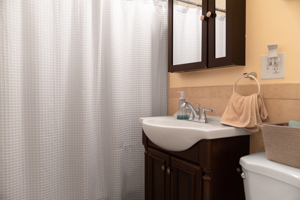 6 Sherborn Ct, Medford