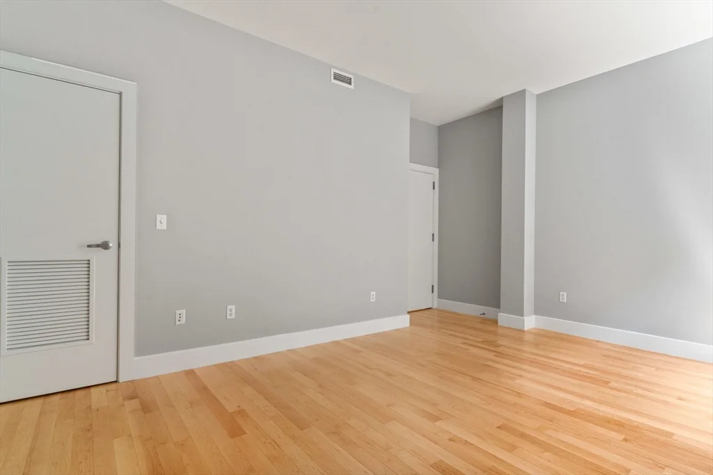 70 Lincoln, Downtown