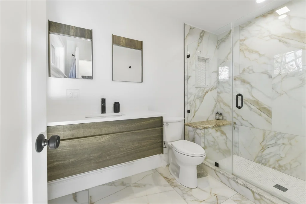 17 Akron St, Roxbury