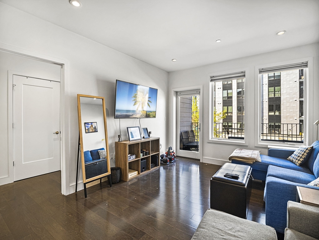 2 West 6th St, South Boston