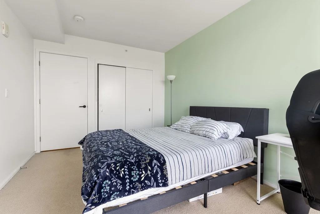 2 Earhart, East Cambridge