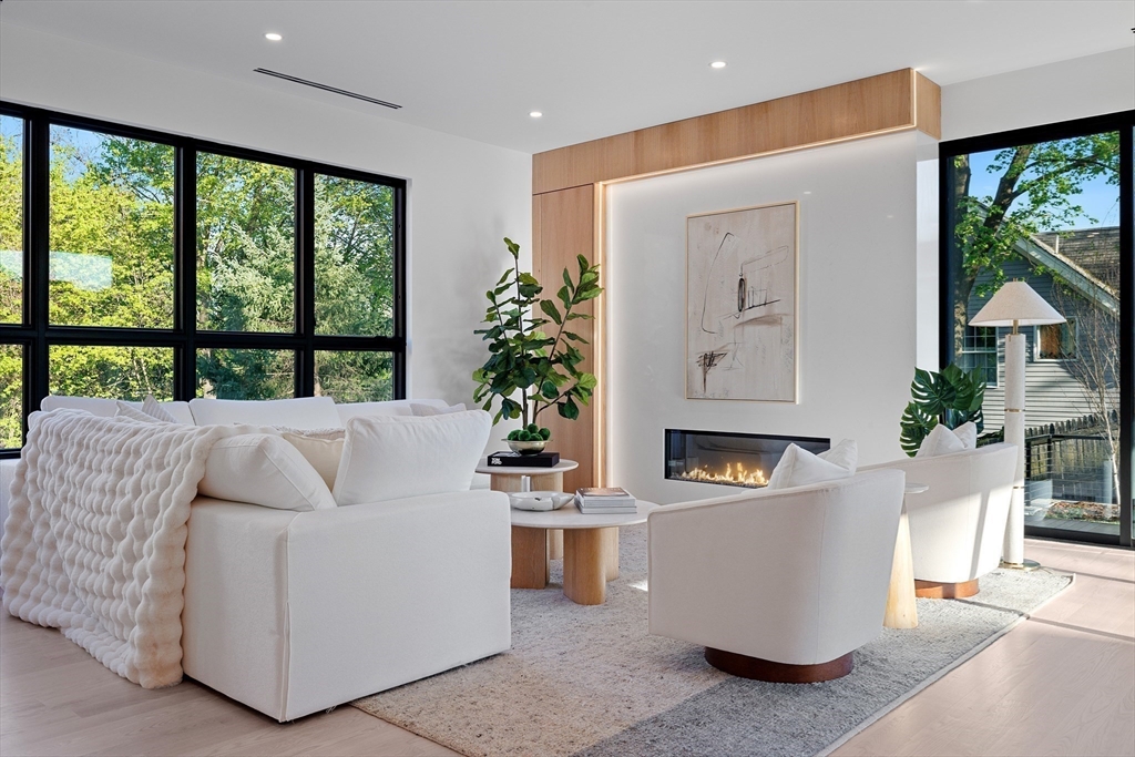 90 Auburndale Ave, Newton