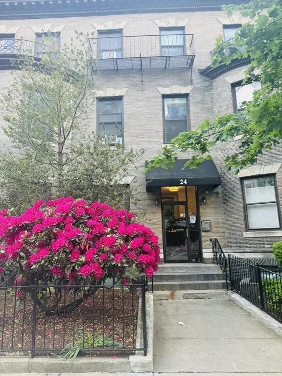 24 Peterborough St, Fenway