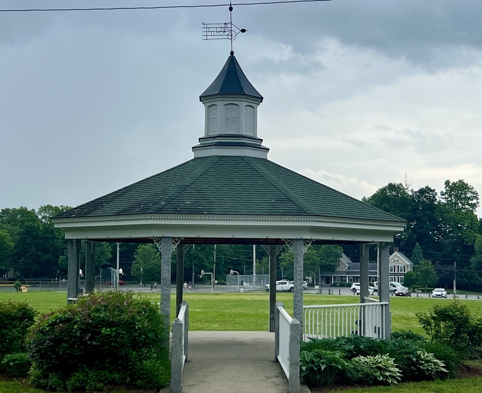 103 Main St, Pepperell