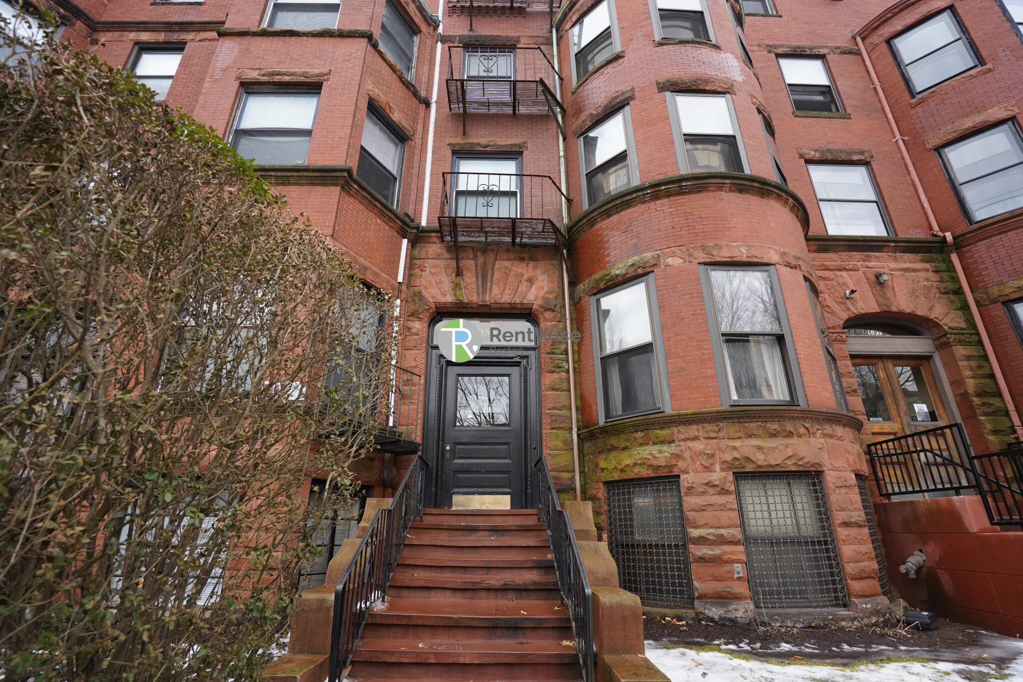 1055 Beacon St, Longwood