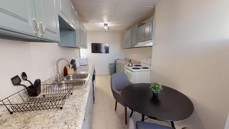 7 Linden St, Allston