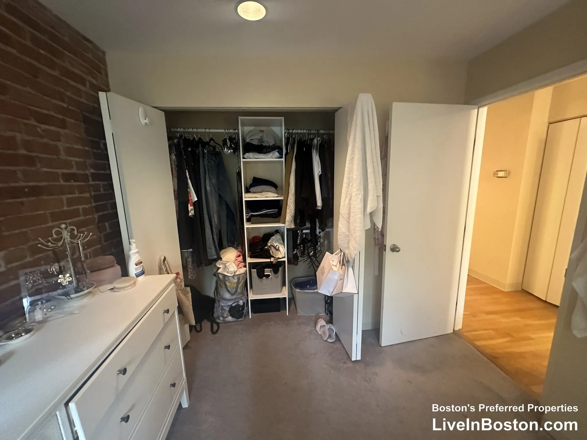 102 Gainsborough St, Fenway