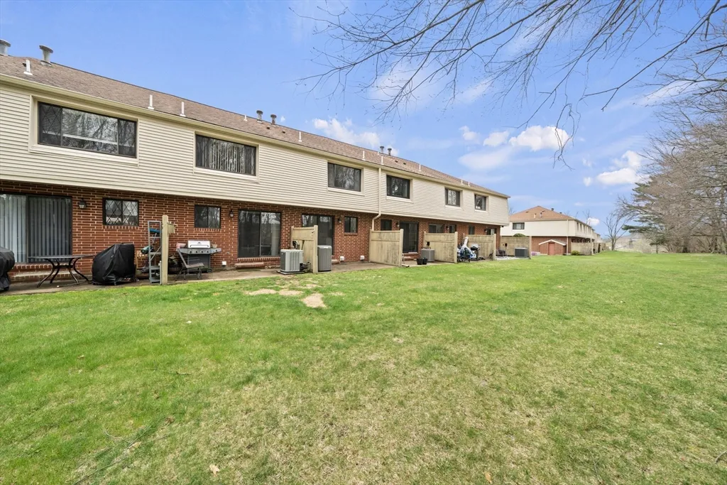 68 Sterling Ln, Bradford