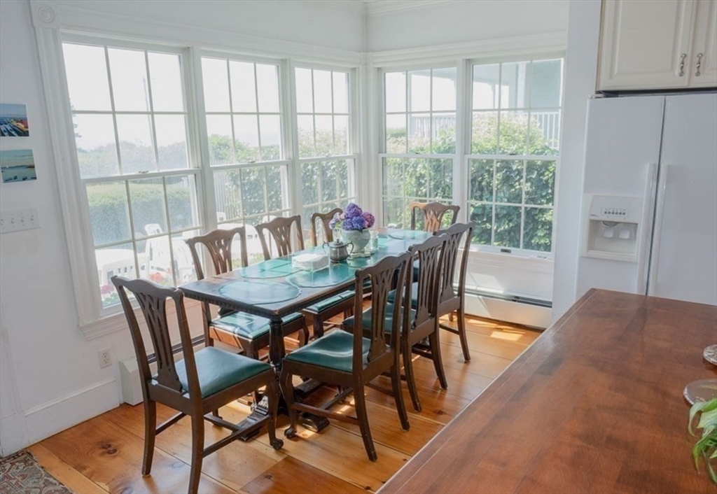 4 Spray Ave, Marblehead