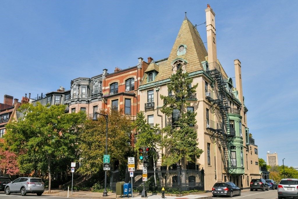 334 Beacon St, Back Bay