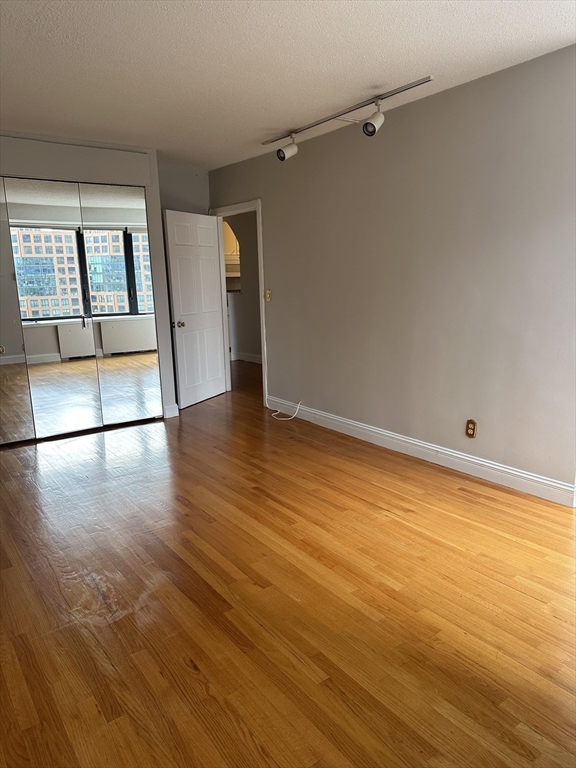 85 E India Row, Waterfront