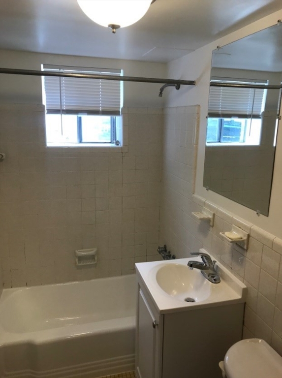 70-80 Harvard St, Banks Square