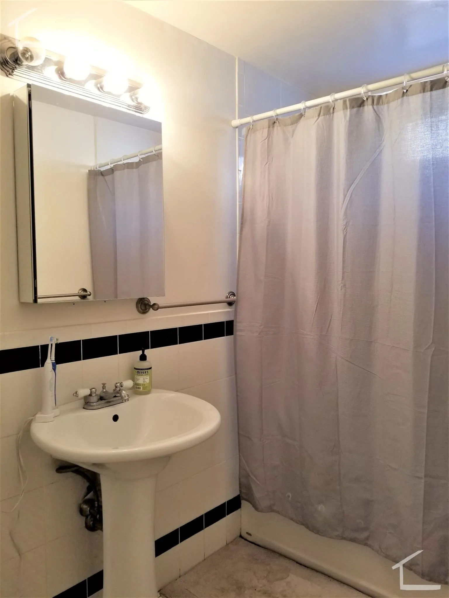 21 Saint Lukes Rd, Brighton