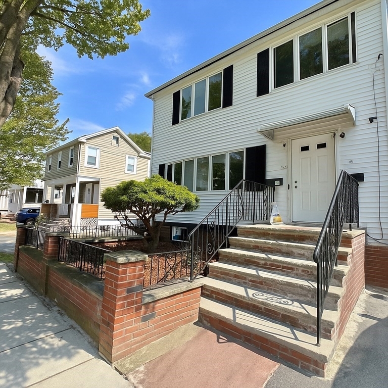 47 Estes St, Everett