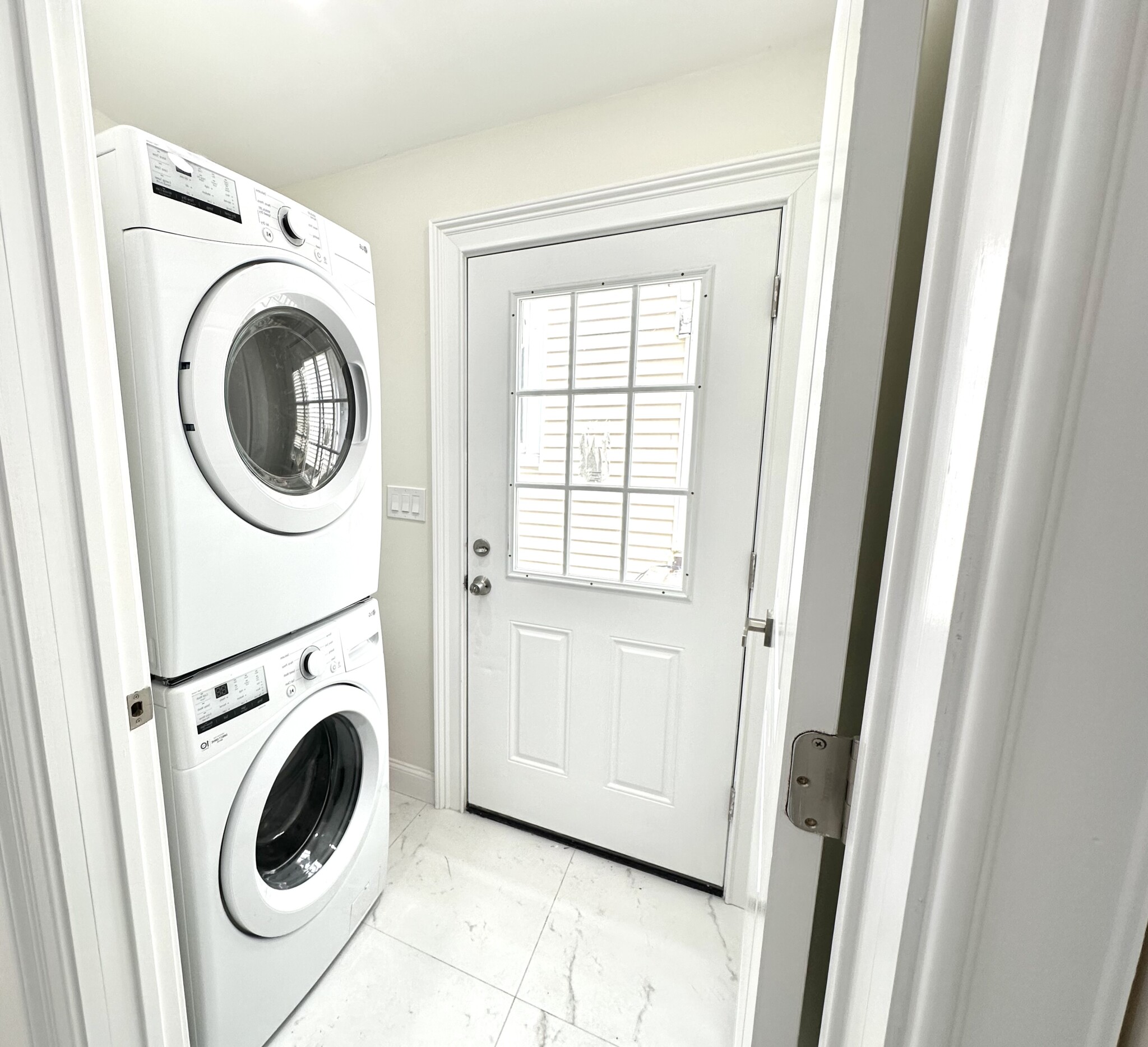 11 Burrell St, Roxbury