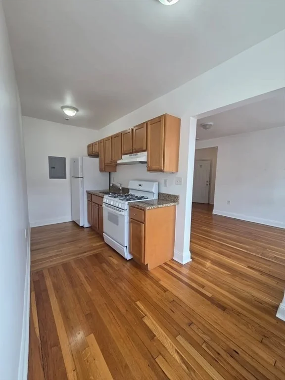 10 Yeamans St, Revere