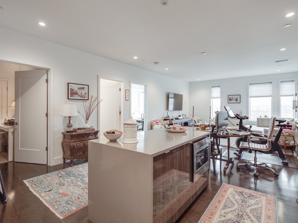 2 West 6th St, South Boston