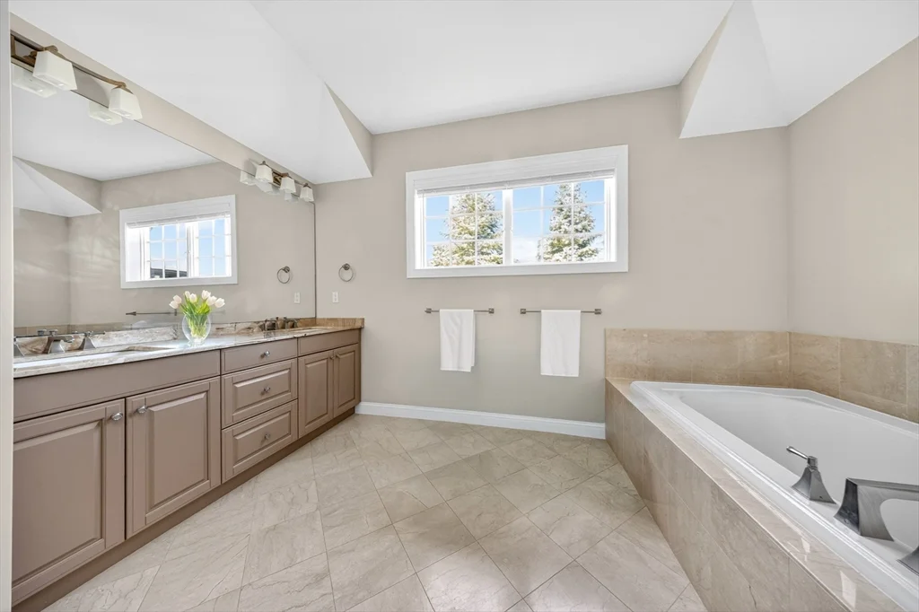 165 Black Rock Dr, Hingham