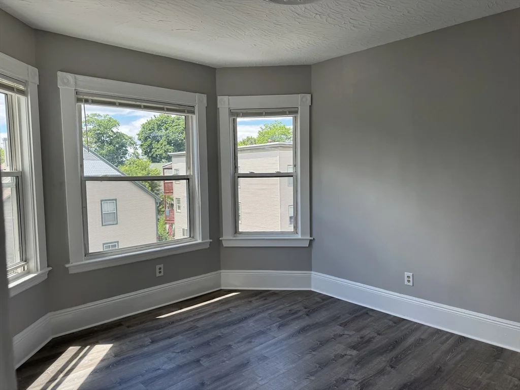 7 Woodward Park St, Roxbury
