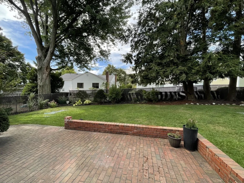23 Richardson Rd, Belmont