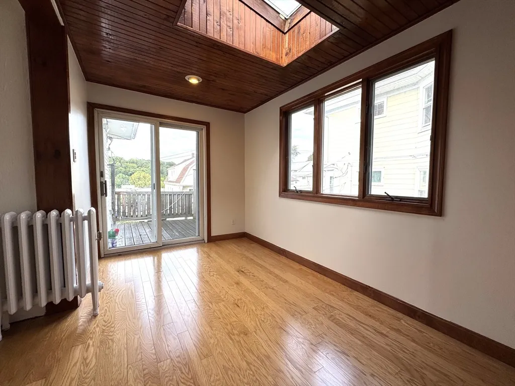 14 Breck Ave, Oak Square