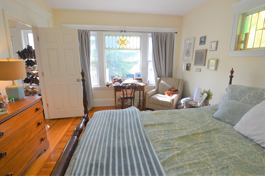 14 Breck Ave, Oak Square