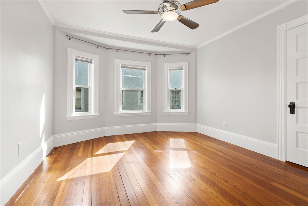 3 Clifford Ave, Beverly