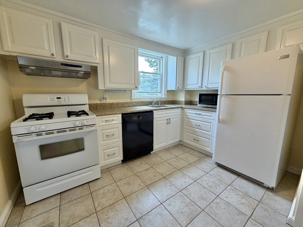 17 Hatfield Rd, West Newton