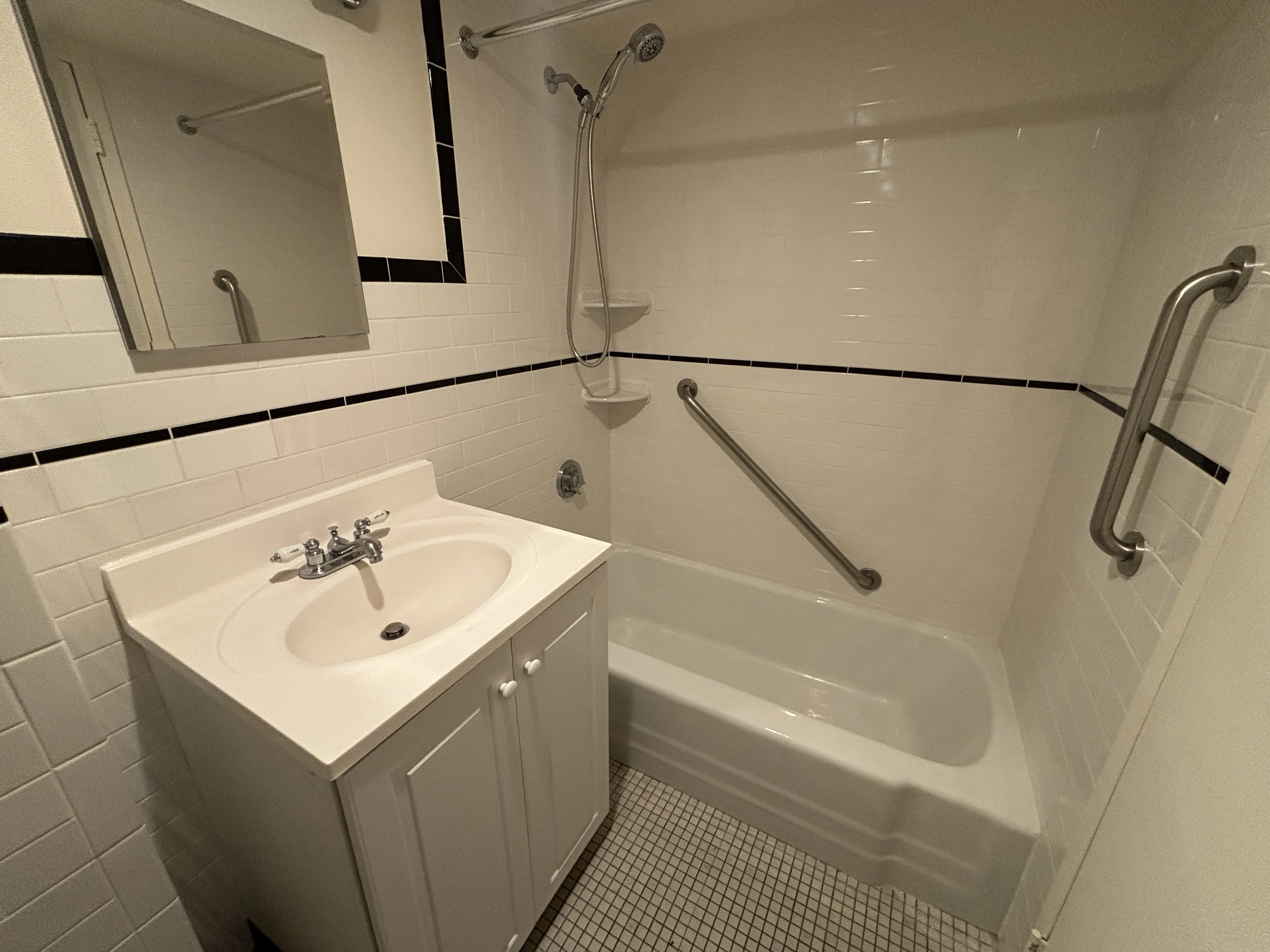 101 Monmouth St, Longwood