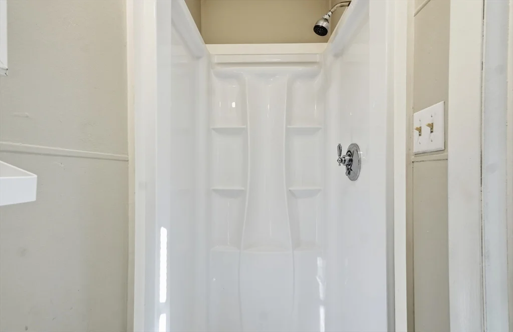 29 Allen St, Gardner