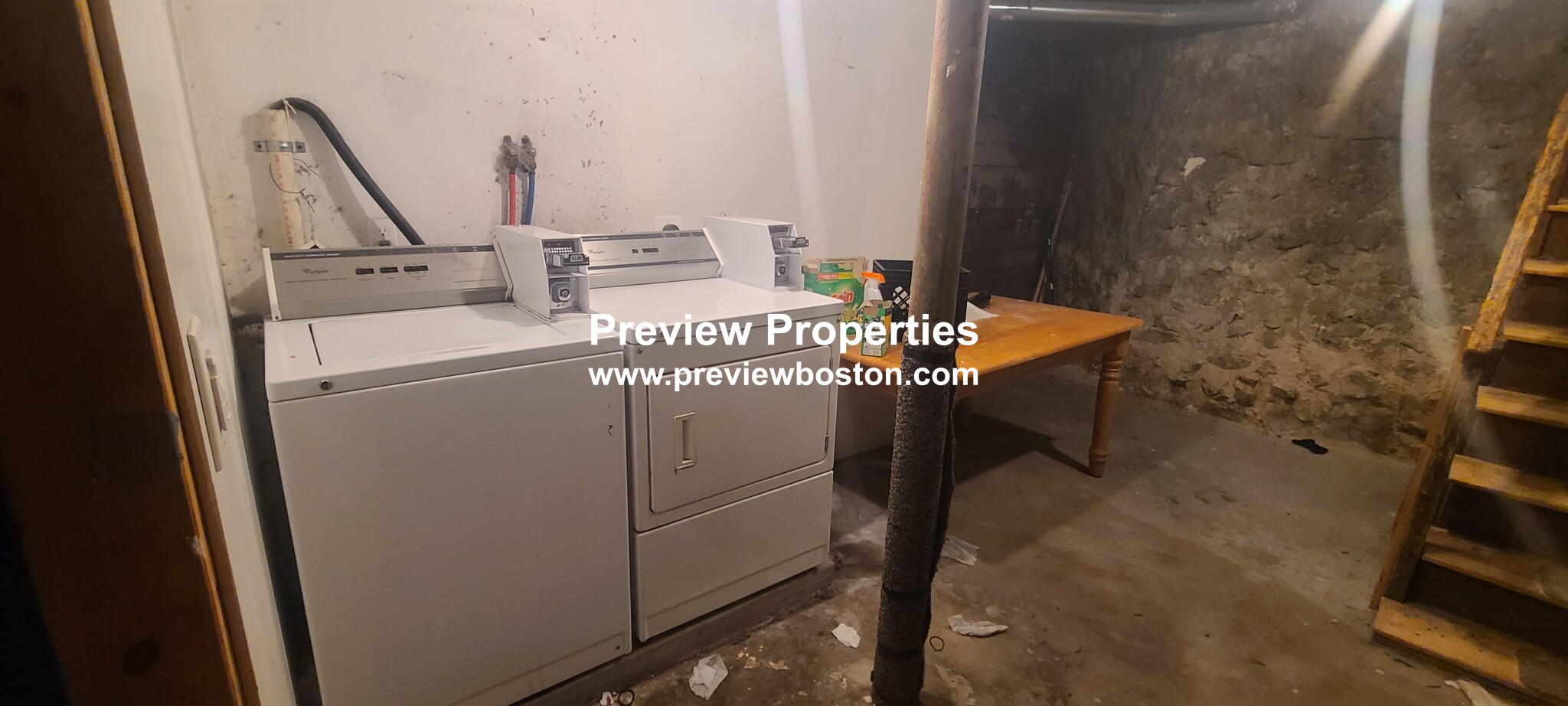 348 Faneuil St, Oak Square