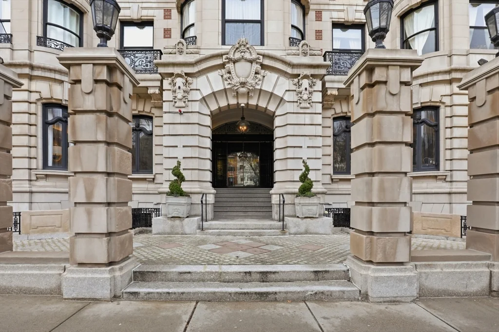 390 Commonwealth Ave, Back Bay