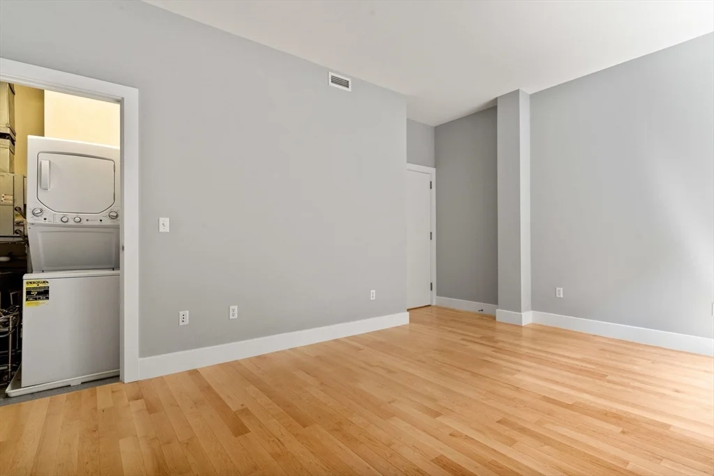 70 Lincoln, Downtown