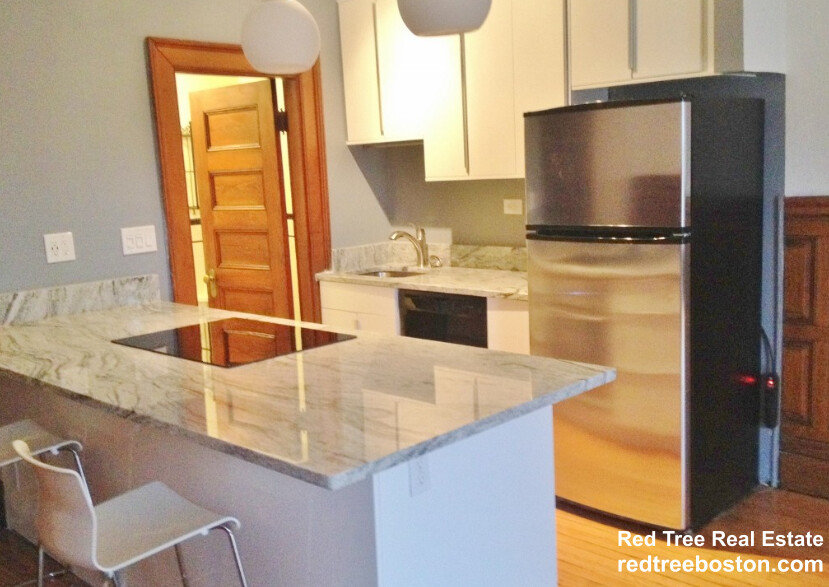 849 Beacon St, Fenway